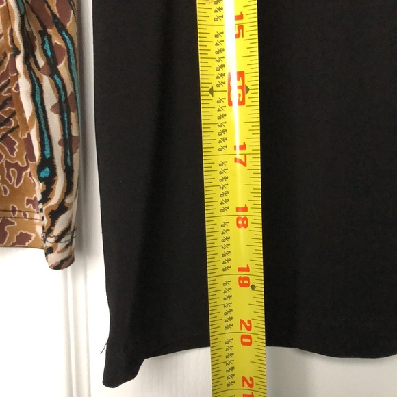 Animal print top. Colorblocking with black. Size S. Polyester spandex - Picture 4 of 7